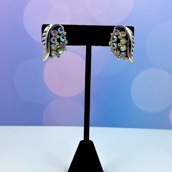 Vintage Y2K Aurora Borealis Crystal Abstract Clip on Earrings - Picture 3 of 8